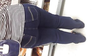 candid milf ass in jeans